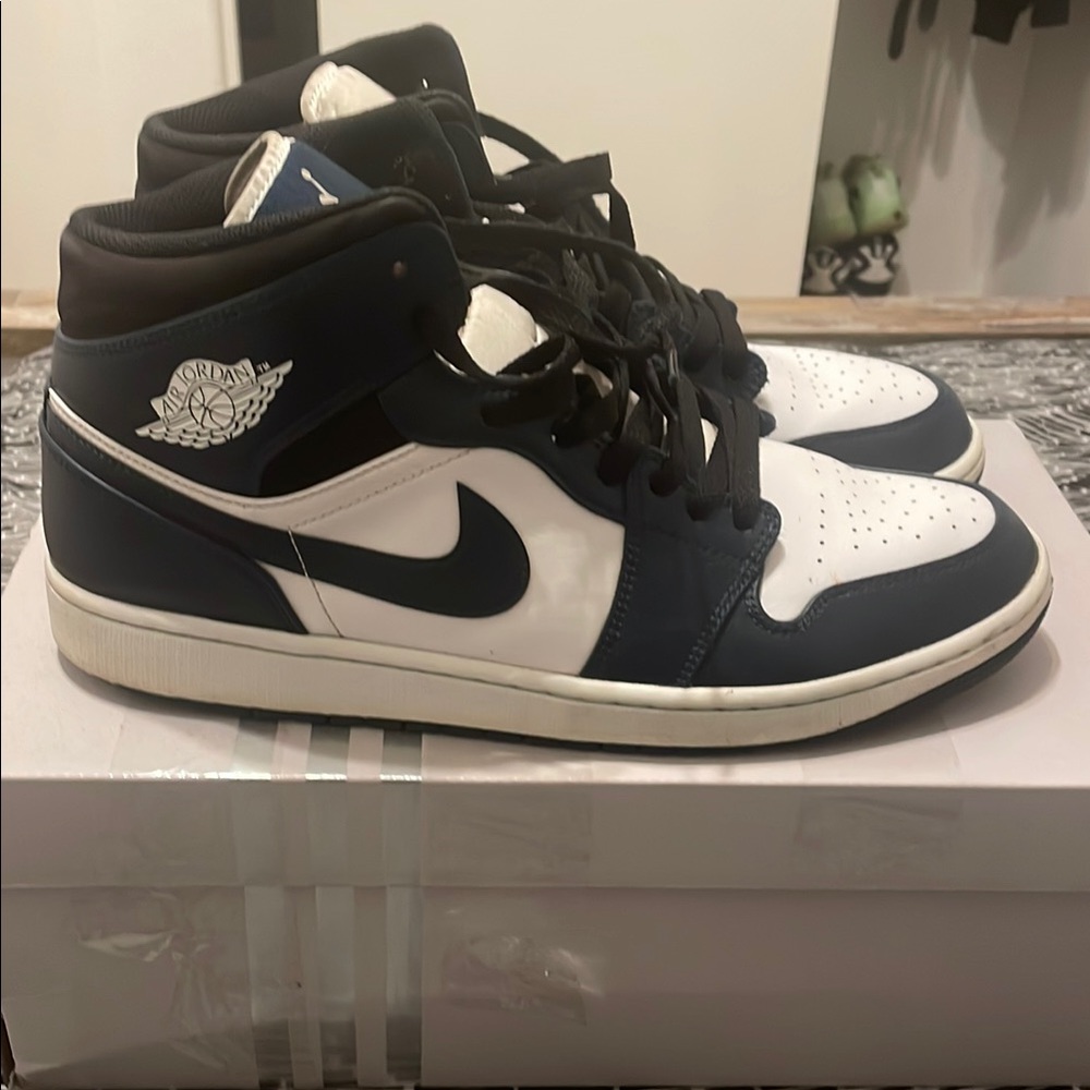 Nike Air Jordan Men's Black and White Sneakers